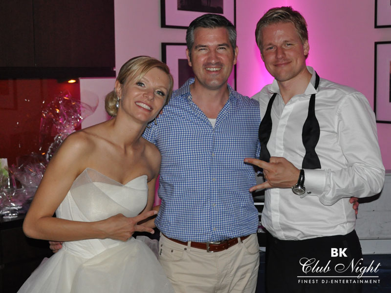 Kamilla & Jörg mit DJ JoJo Kirchner nach der Hochzeit in der Villa im Tal.